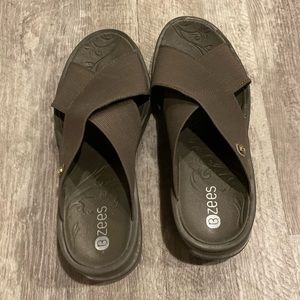 Bzees Desire slide on sandal New never worn
